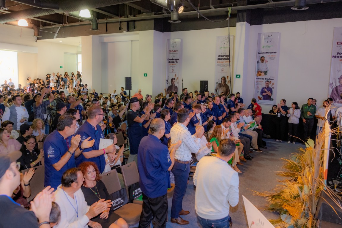 Cerebro en forma de globo terráqueo, con rutas como si fueran eventos conectados
